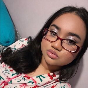 Meet your Posher, Shakira